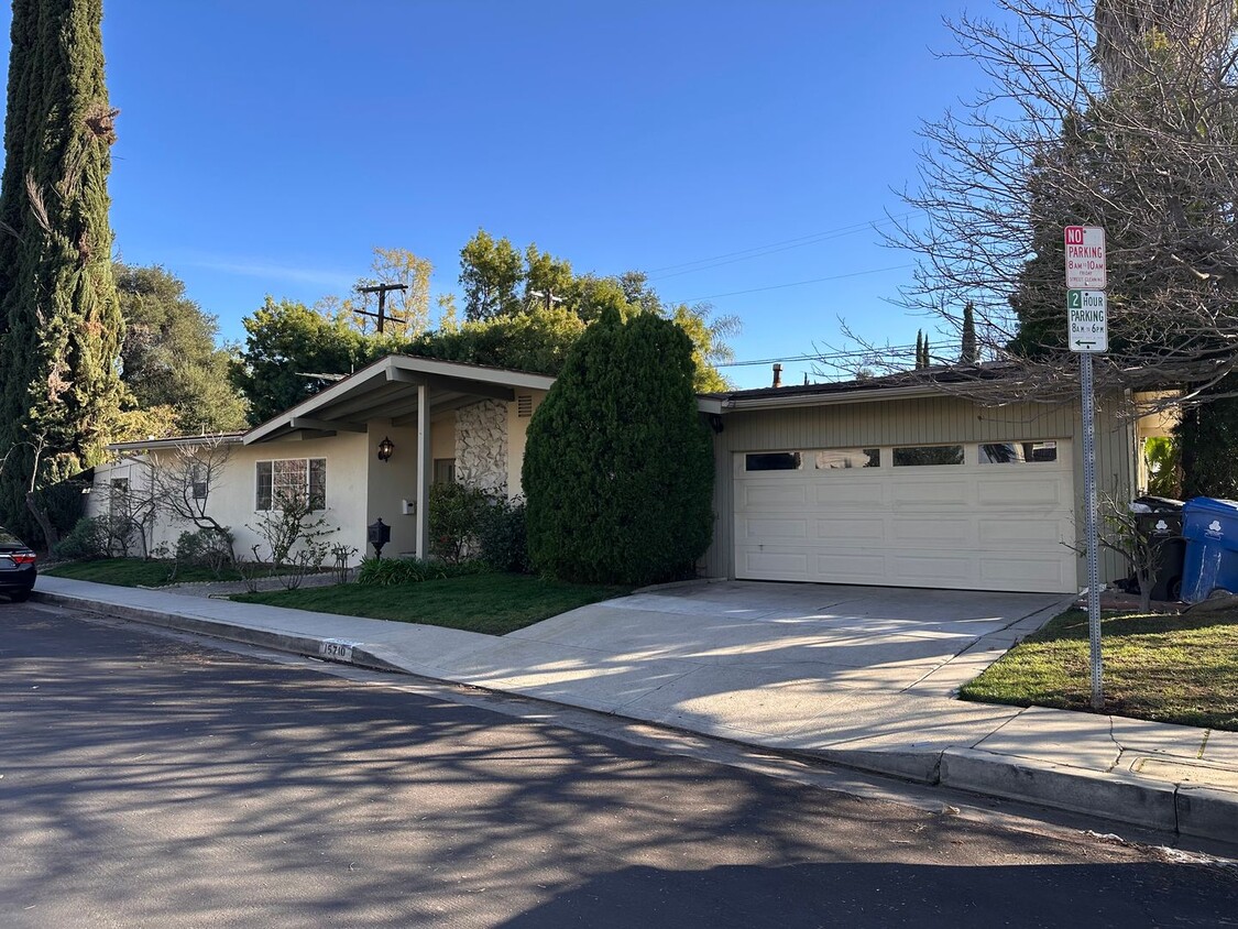 Primary Photo - Beautiful 3 Bedroom 3 Bath Encino Ranch St...