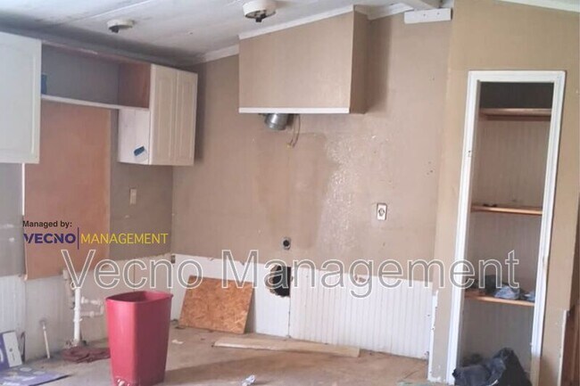 Building Photo - 16055 Texas 16