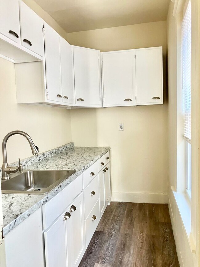 Building Photo - DICKERMAN