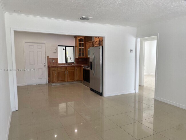 Foto del edificio - 13240 NE 16th Ave