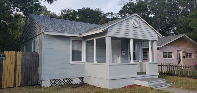 Building Photo - 2/1 St Pete Single Family Home !