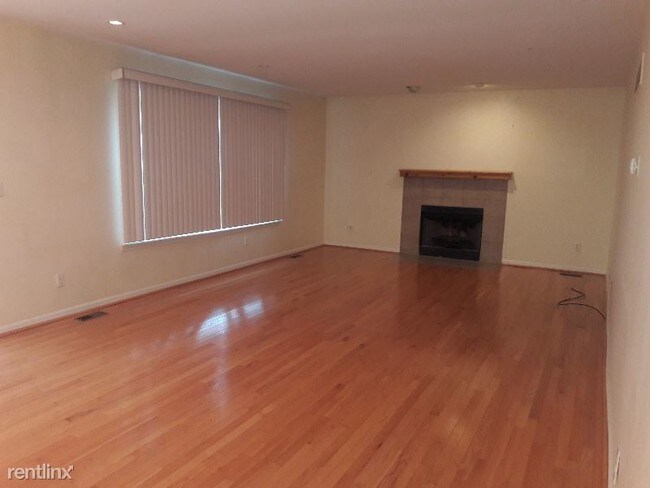 Building Photo - 1420 Deer Creek Trl