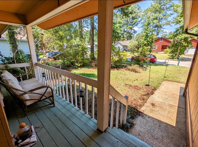 Nice front porch - 6028 Dalton Rd