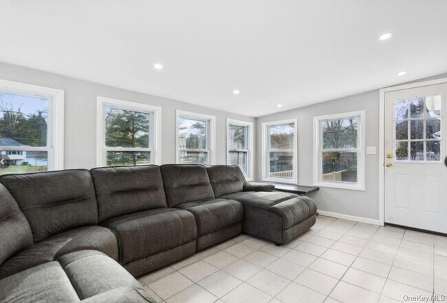 Foto del edificio - 98 Widmer Rd