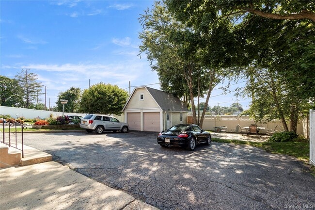 Building Photo - 26 S Bayles Ave