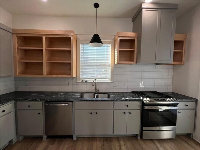Building Photo - 1365 S Duncan Avenue Unit 2