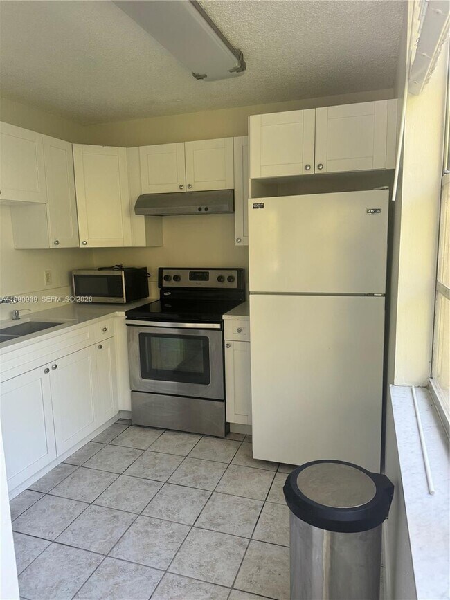 Foto del edificio - 9450 Live Oak Pl