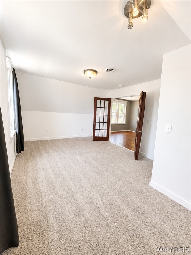 Building Photo - 85 Klas Ave