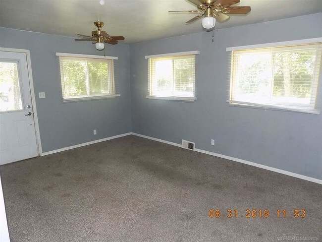 Foto del edificio - 16734 Collinson Ave