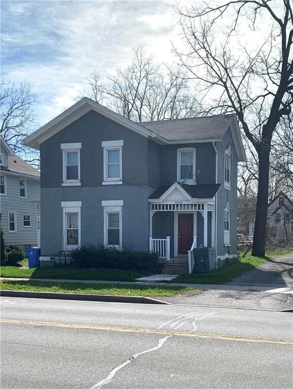 Building Photo - Renaissance Triplex