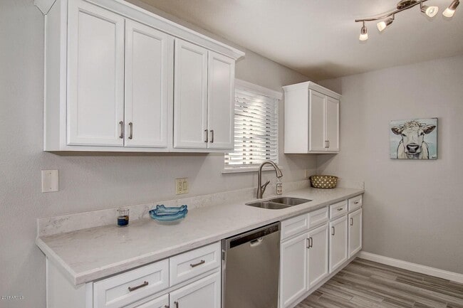 Building Photo - 4435 E Amberwood Dr