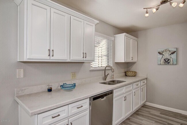 Foto del edificio - 4435 E Amberwood Dr