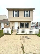 Building Photo - 700 Wolftrap Ln