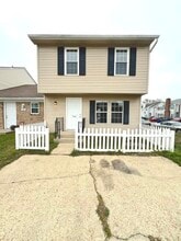 Building Photo - 700 Wolftrap Ln