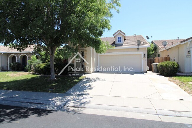 Foto del edificio - Beautiful Elk Grove 4bd/2ba Home with 2 Ca...