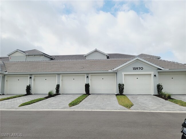 Foto del edificio - 15970 Grassland Ln