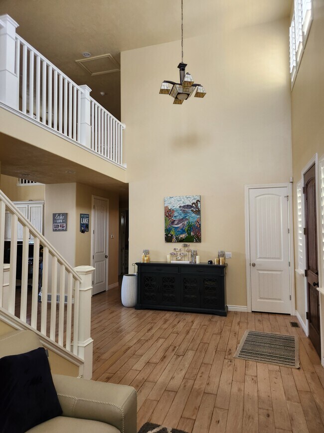Foto del edificio - 2352 S Shorewood Dr