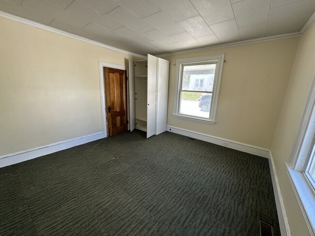 Building Photo - 440 Main St