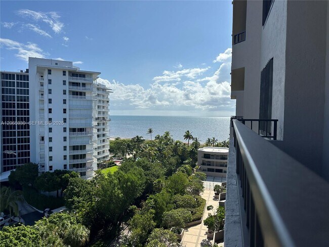 Building Photo - 251 Crandon Blvd