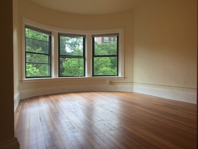 Building Photo - 1476 Beacon St