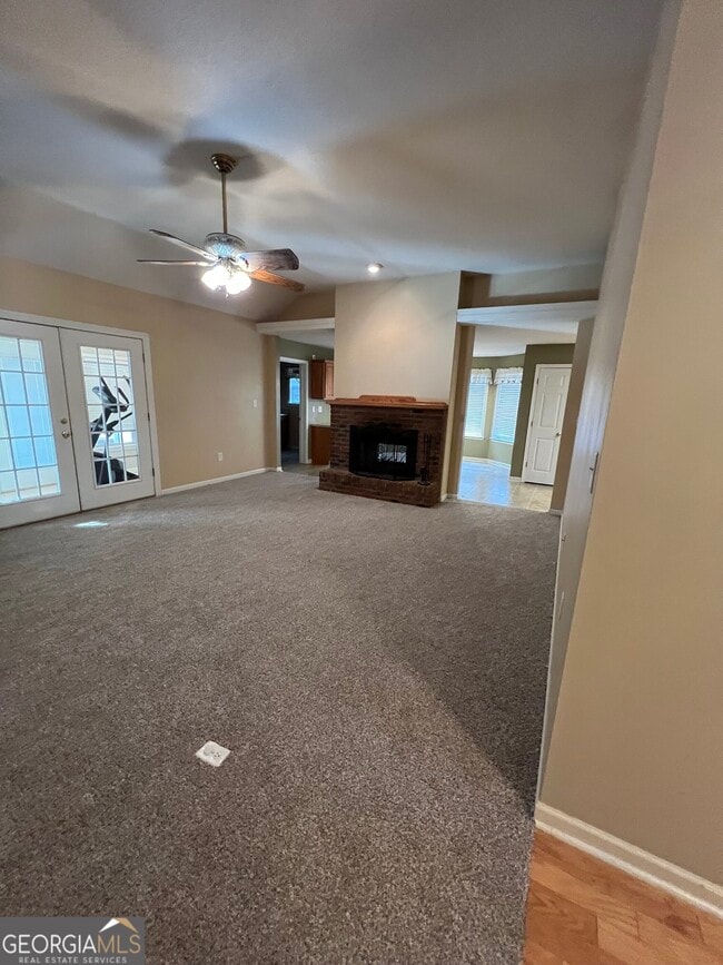 Foto del edificio - 160 Crystal Ridge Cir