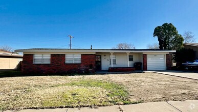 Building Photo - 1001 Meadow Ln