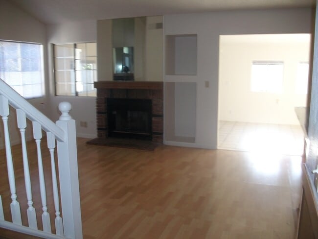 Building Photo - 2998 Kennewick Dr