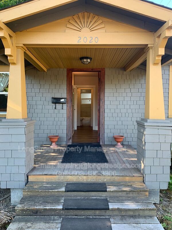 Foto del edificio - 2020 NW Harrison Blvd