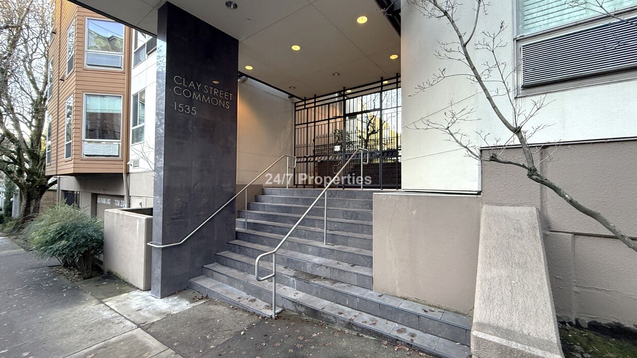 Foto principal - Urban 2BD I 2BA Condo - Courtyard + Garage...