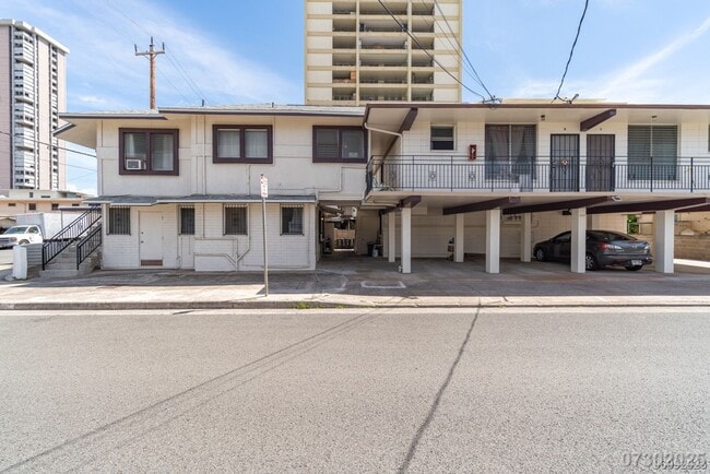 Foto del edificio - Conveniently Located Moi'ili'ili Apt. near...