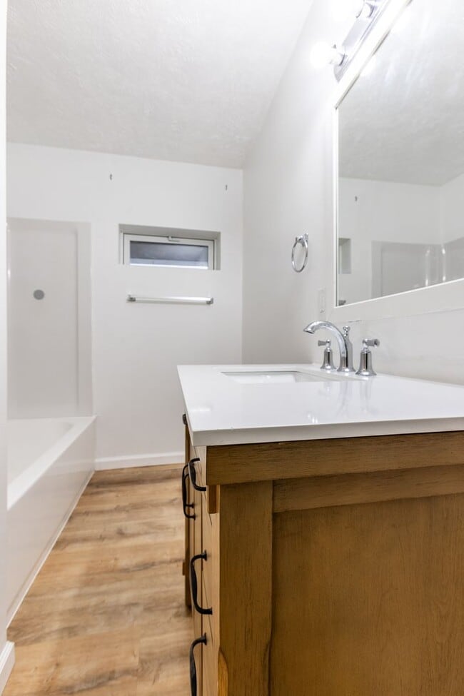 Building Photo - 425 Hays Ave