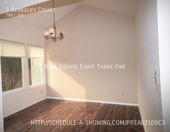 Foto del edificio - Santa Cruz  3 bed / 2.5 bath close to down...