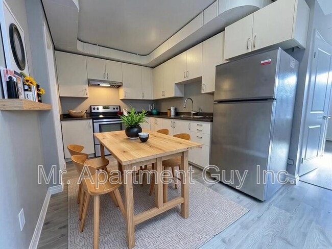 Building Photo - 827 Main St E