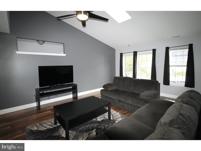 Living room and deck sliding door - 1618 Rosewood Ct