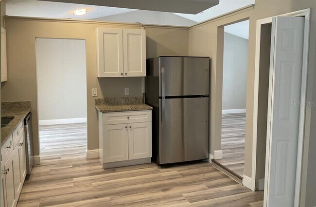 Foto del edificio - 2467 Zuyder Terrace