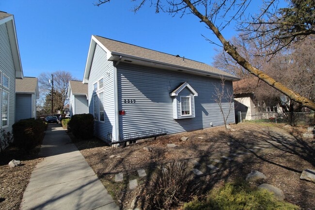 Building Photo - 2217 N Hamilton St