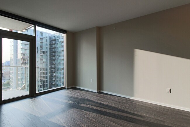 Building Photo - 125 N Des Plaines St