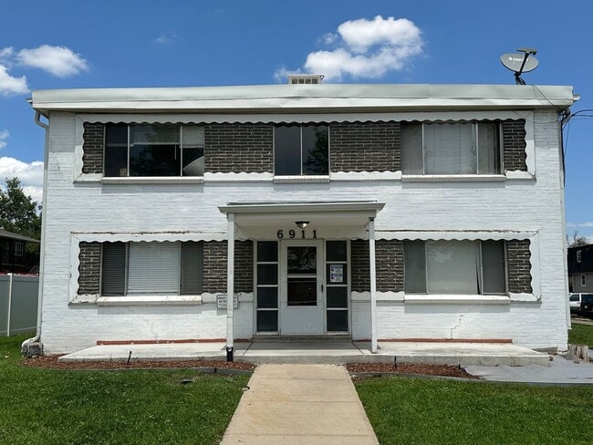 Photo - Updated 1 bedroom/1 bath in Edgewater! 1st floor Unit! Secure Building- Off Street Parking Apartment