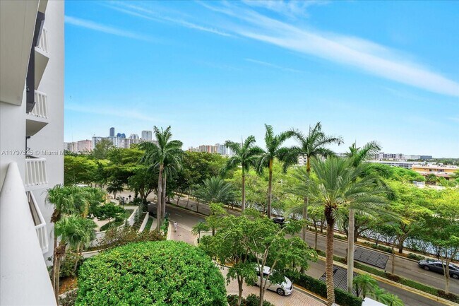 Foto del edificio - 2000 Island Blvd