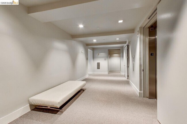Building Photo - 585 9th St