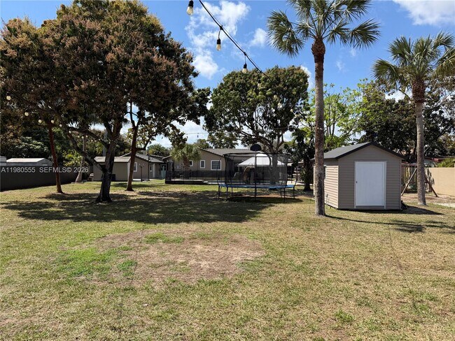 Foto del edificio - 3230 SW 98th Ave