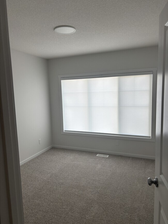 Photo du bâtiment - 4255 Kinglet Dr NW