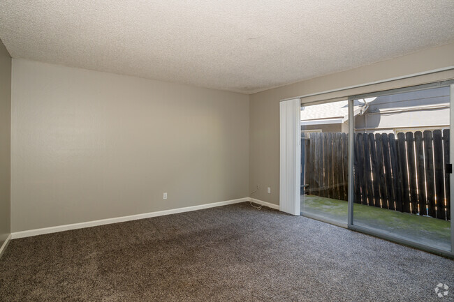 2BR, 1.5BA - 984SF - Walnut Oaks Apartments