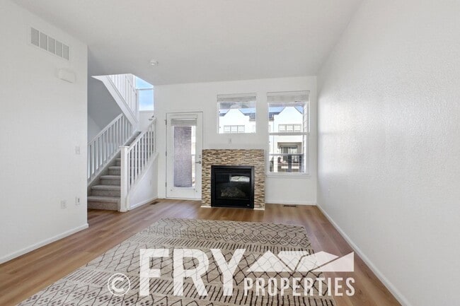 Building Photo - Broomfield Gem: 2-Bed, 2.5-Bath with Balcony & Fireplace