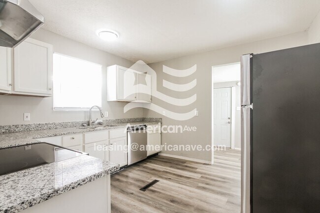 Building Photo - 1525 Lawton Ave
