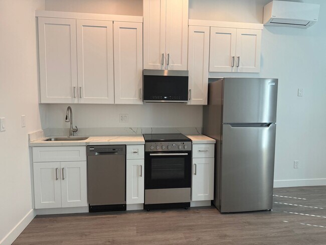 Building Photo - 455 W Holmes Ave