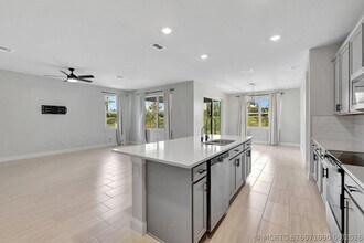 Building Photo - 8606 Dahlia Cir