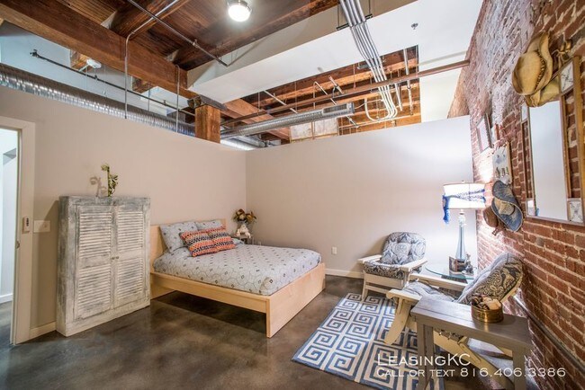 Building Photo - Old Townley Lofts