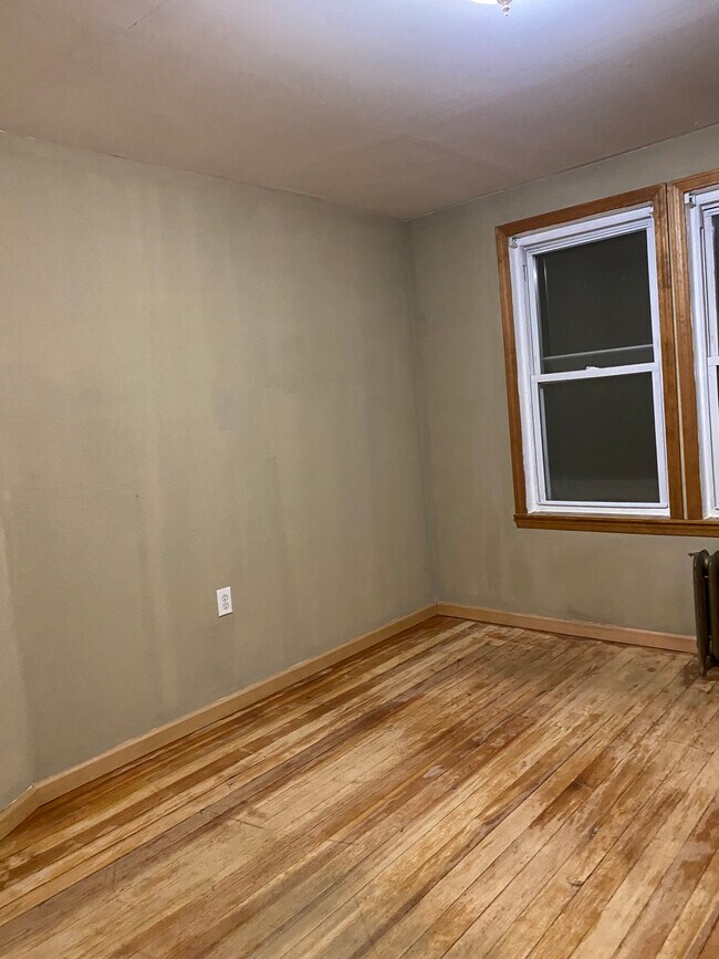 Bedroom 3 - 101 Hunter St