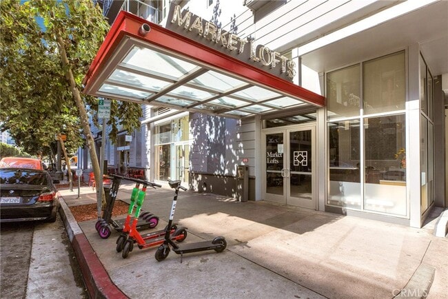 Foto del edificio - 645 W 9th St